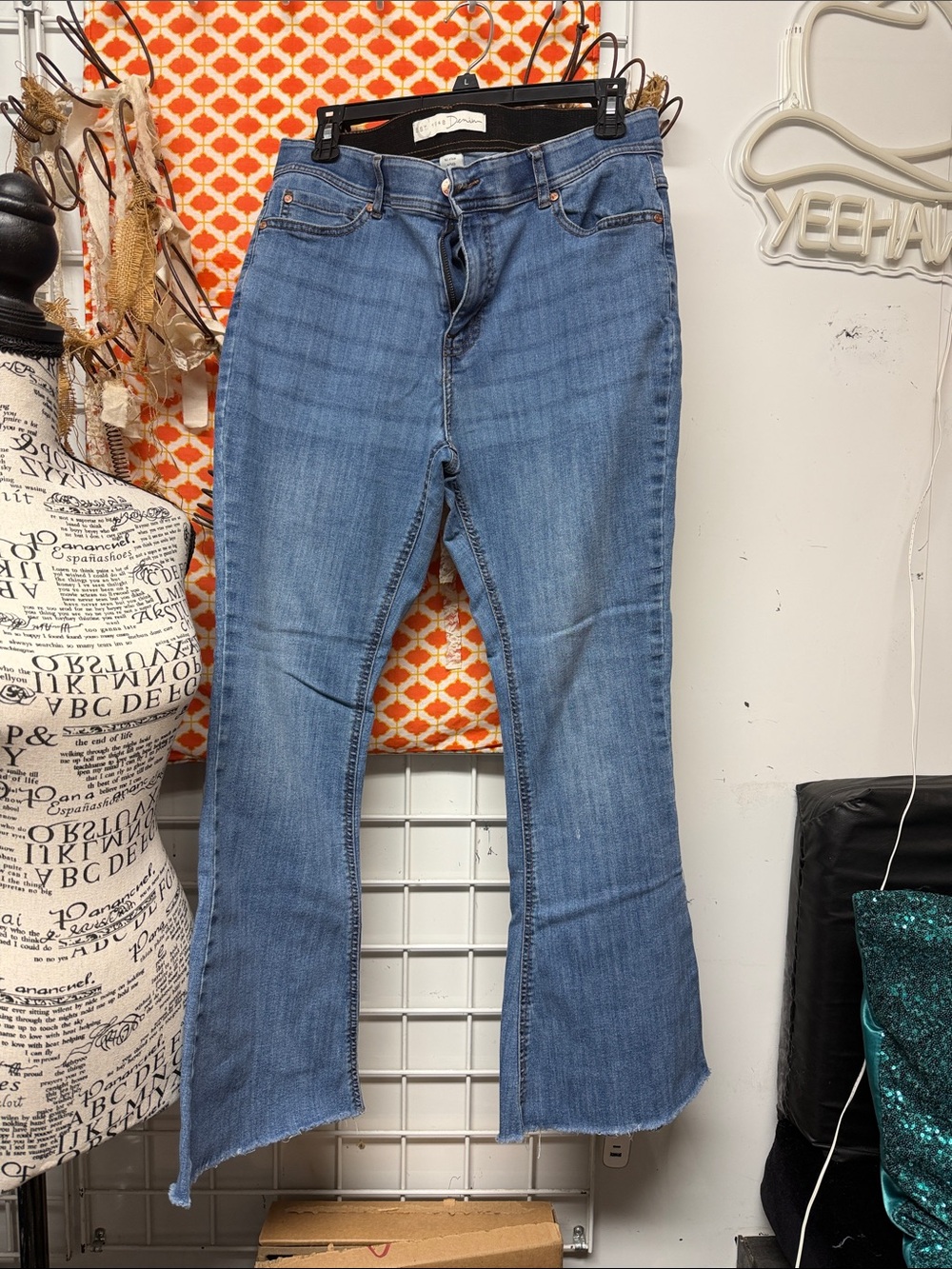 Light Wash Women's Flared Jeans - Casual Chic 12P